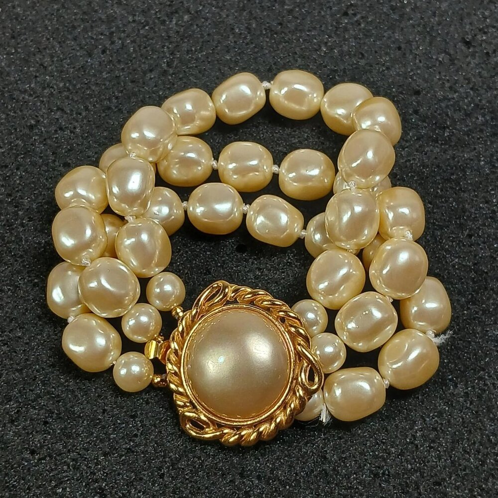 Carolee Triple Strand Faux Pearl Bracelet 7” Gold Clasp 53.3g 70s 80s